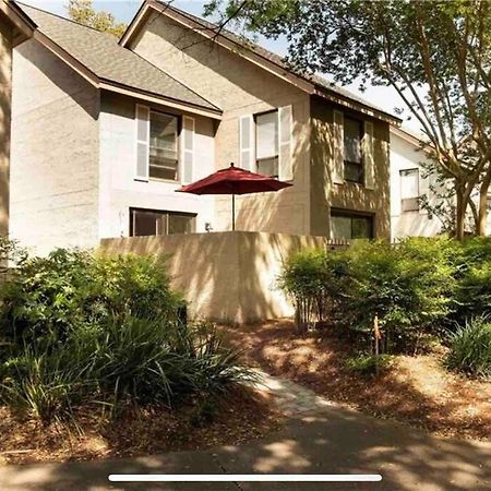 In The Heart Of Harbour Town 2Br 2Ba Pool Access Close To Beach Hilton Head Island Exterior photo