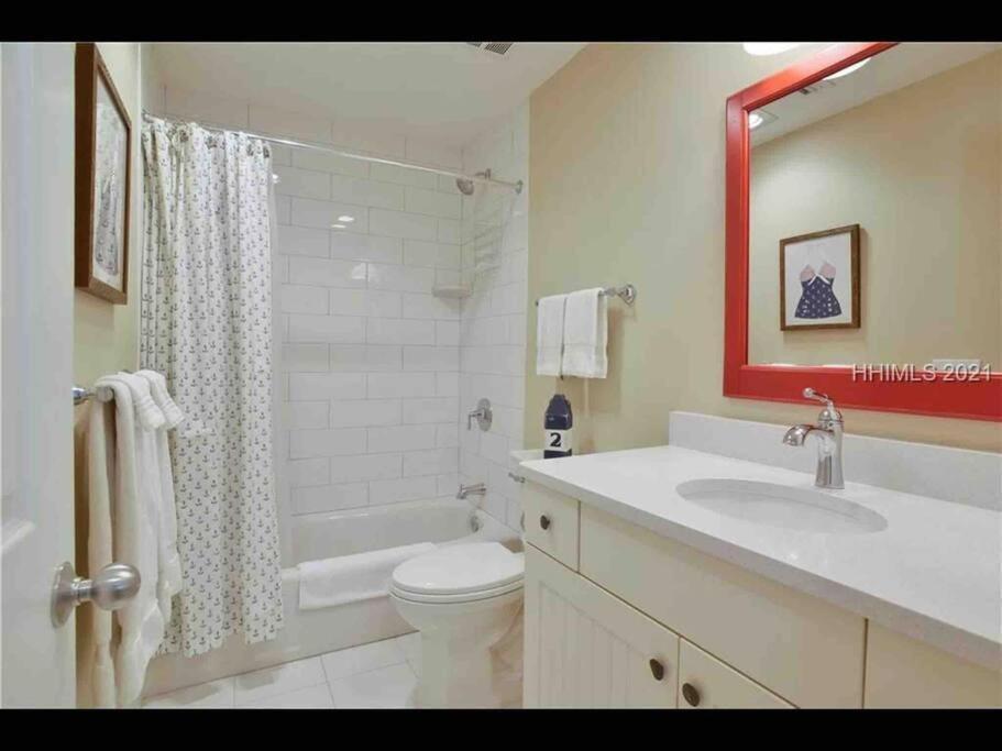 In The Heart Of Harbour Town 2Br 2Ba Pool Access Close To Beach Hilton Head Island Exterior photo