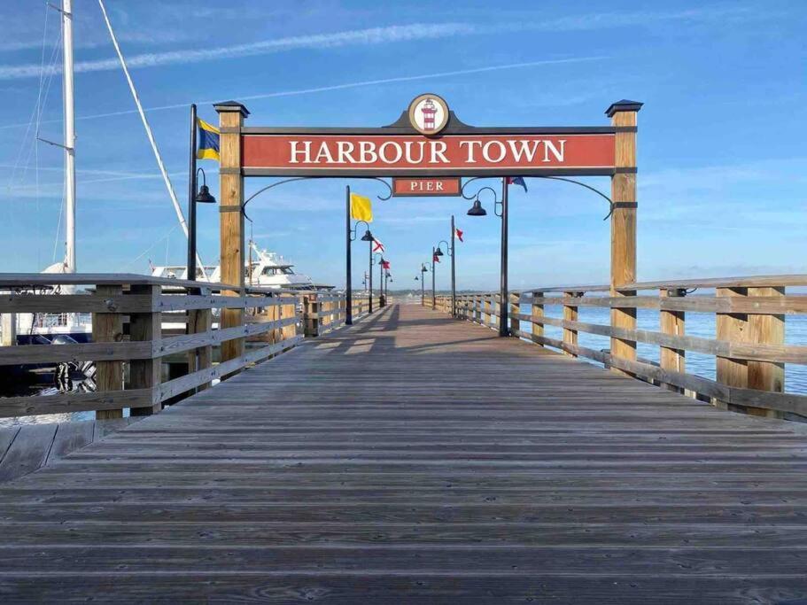 In The Heart Of Harbour Town 2Br 2Ba Pool Access Close To Beach Hilton Head Island Exterior photo