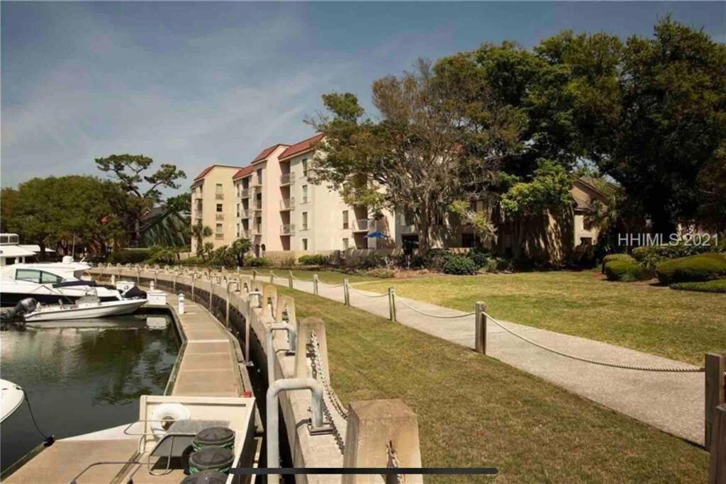 In The Heart Of Harbour Town 2Br 2Ba Pool Access Close To Beach Hilton Head Island Exterior photo