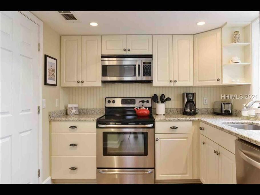 In The Heart Of Harbour Town 2Br 2Ba Pool Access Close To Beach Hilton Head Island Exterior photo